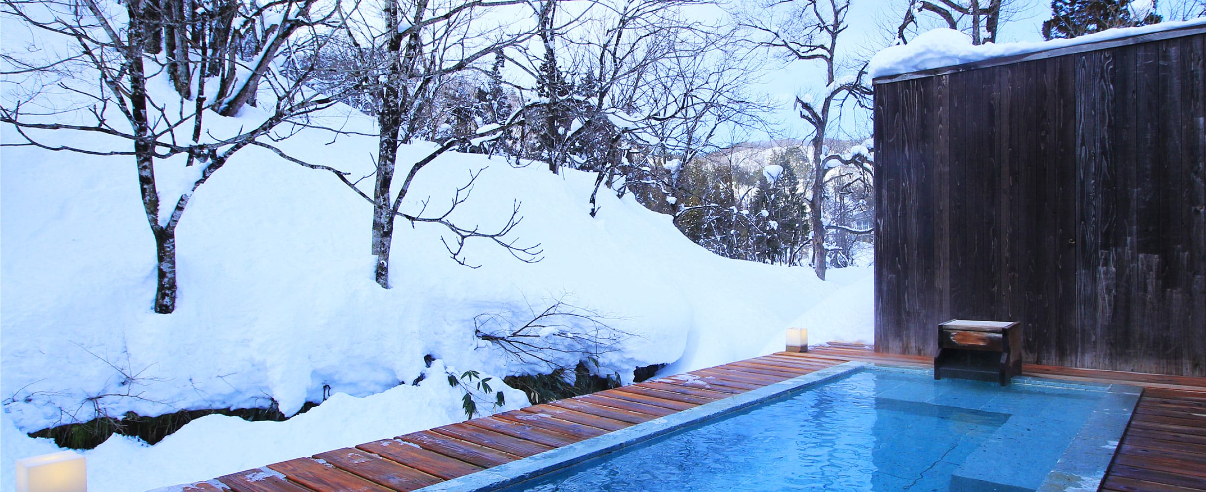 雪景色に包まれた山人の露天風呂
